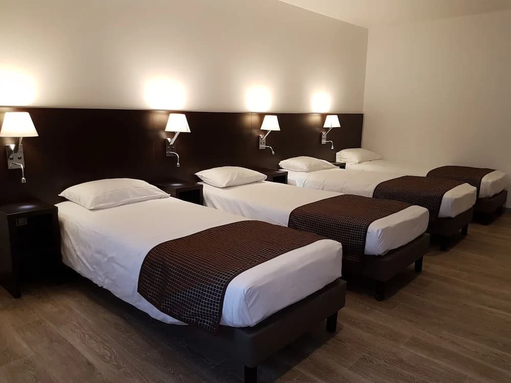 Nevers Hôtel - Miniature 7