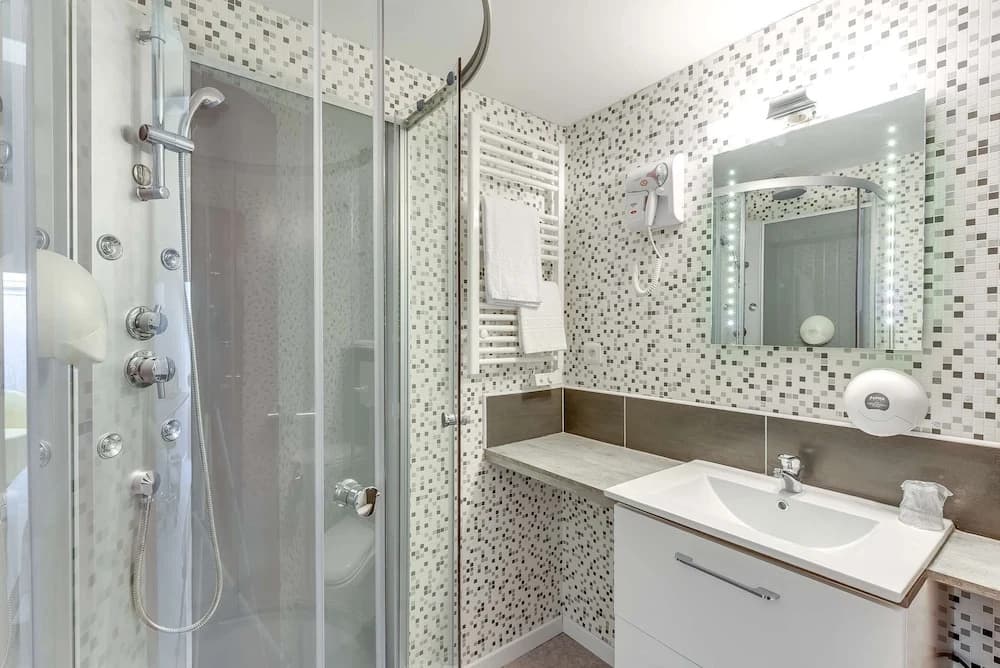 ConfortT Hotel Thouars - Miniature 7