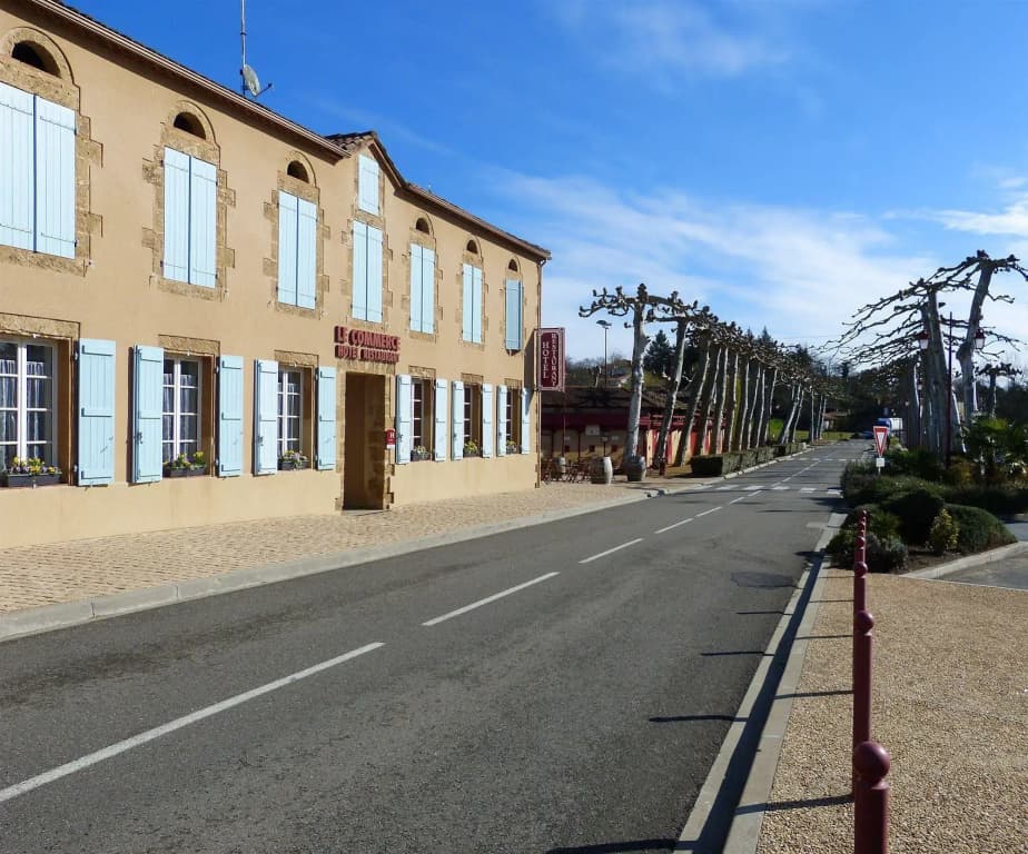 Logis Hôtel Restaurant Du Commerce - Photo 1