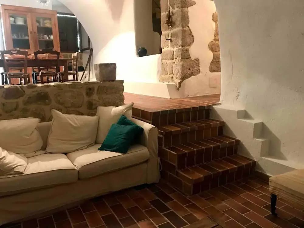 Charming Stone House - Miniature 8