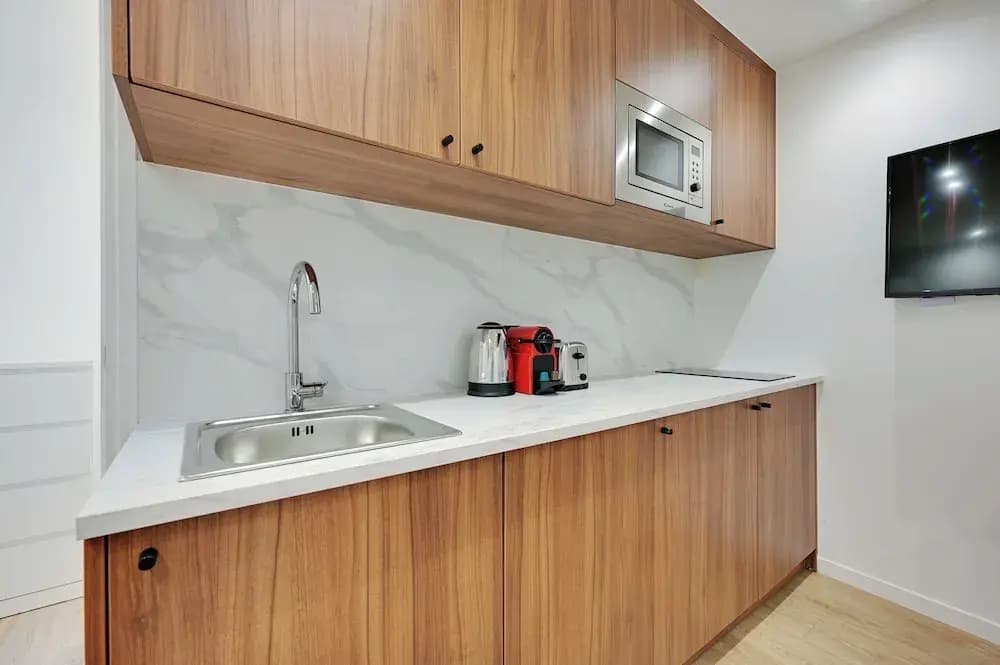 Modern Apartment With Terrace - Photo 4