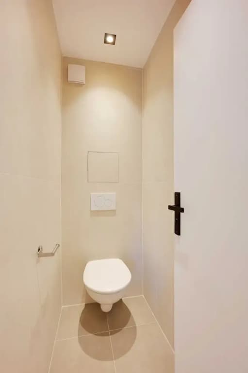 Charming Apt With AC & Balcony - Miniature 8