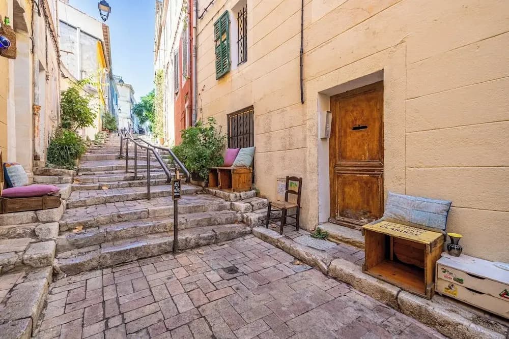 1 Bedroom Apartment in City Center, Near Old Port - Miniature 8