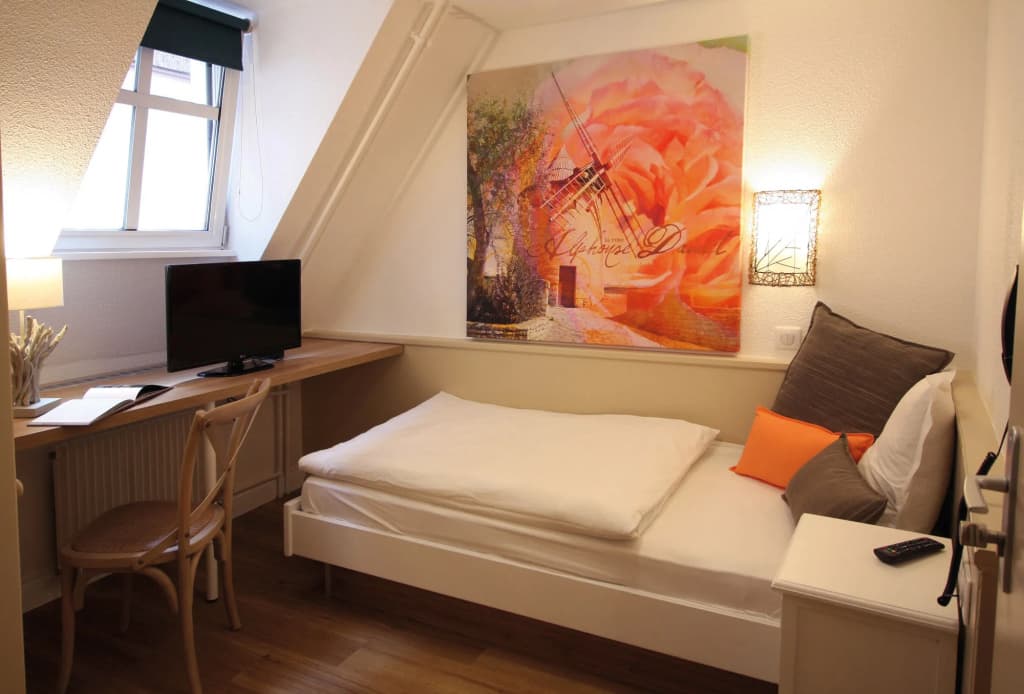 Hotel Roses - Miniature 7