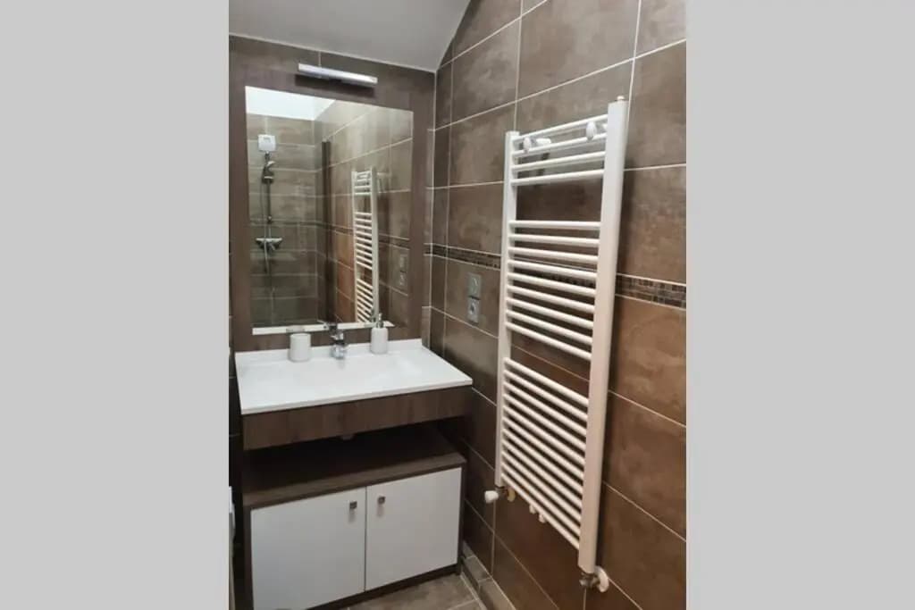 Superbe appartement T2 dans résidence neuve avec vue exceptionelle sur les montagnes, avec parking privatif.situé à proxim...