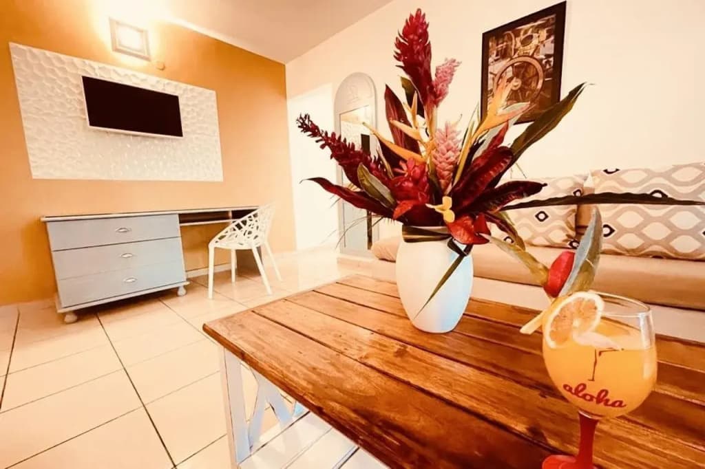 Tropicana Suites - Miniature 7