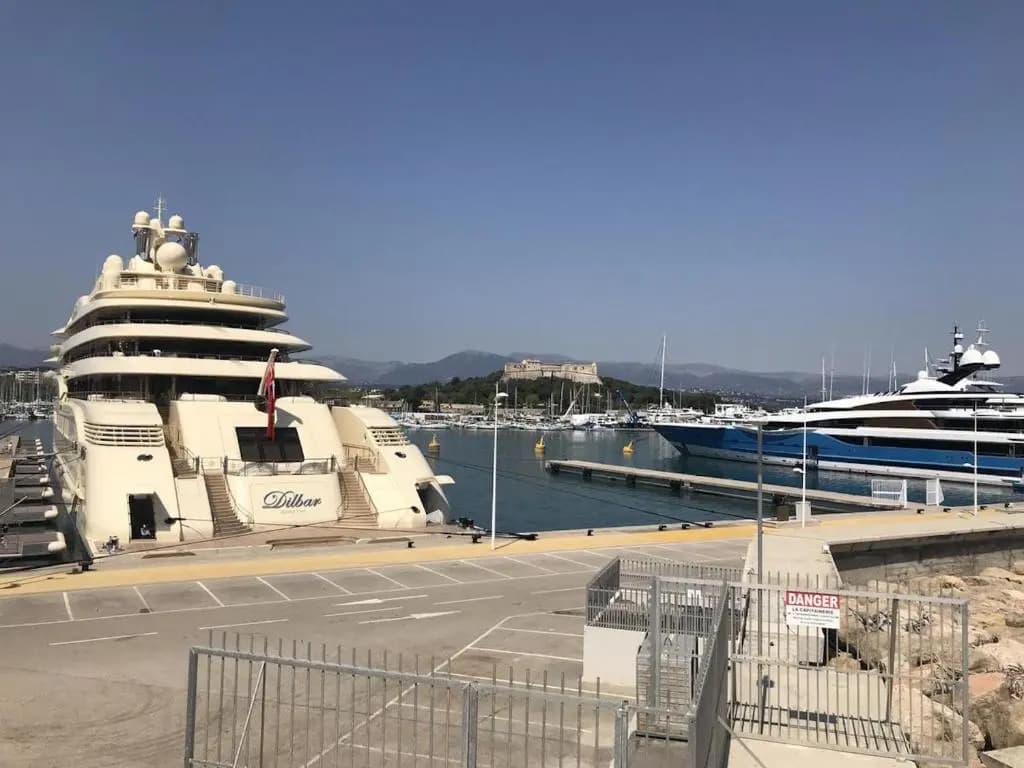 Sleep in Antibes City Port - Miniature 7