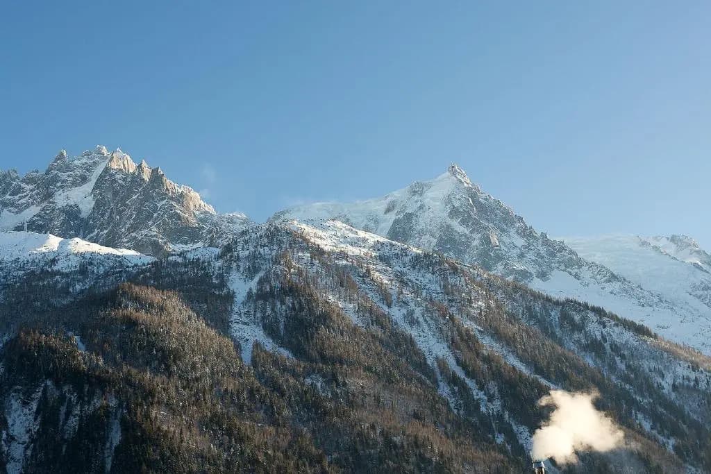CHALET SUISSE - Alpes Travel - Central Chamonix - sleeps 4 - Miniature 8