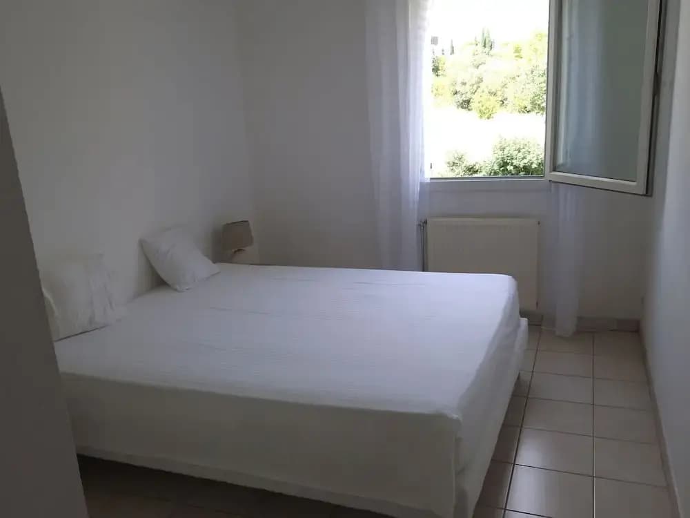 Beautiful Holiday Apartment in Uzes With Balcony - Photo 5