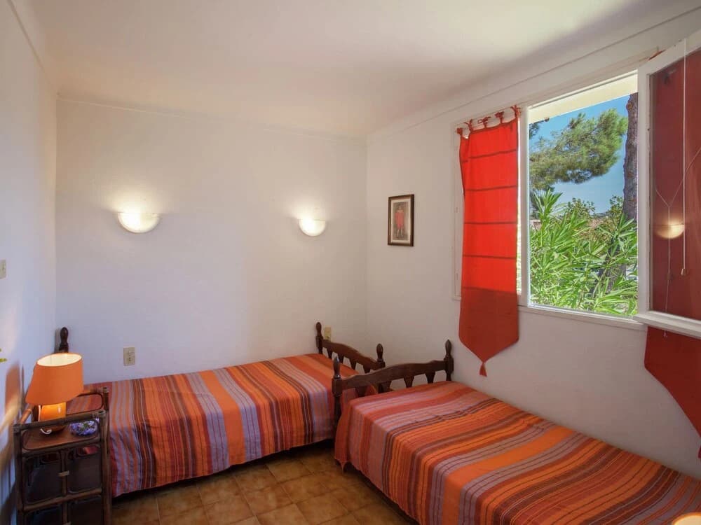 Cosy Holiday Home in CargÃ¨se Corse-du-Sud near Sea - Miniature 6
