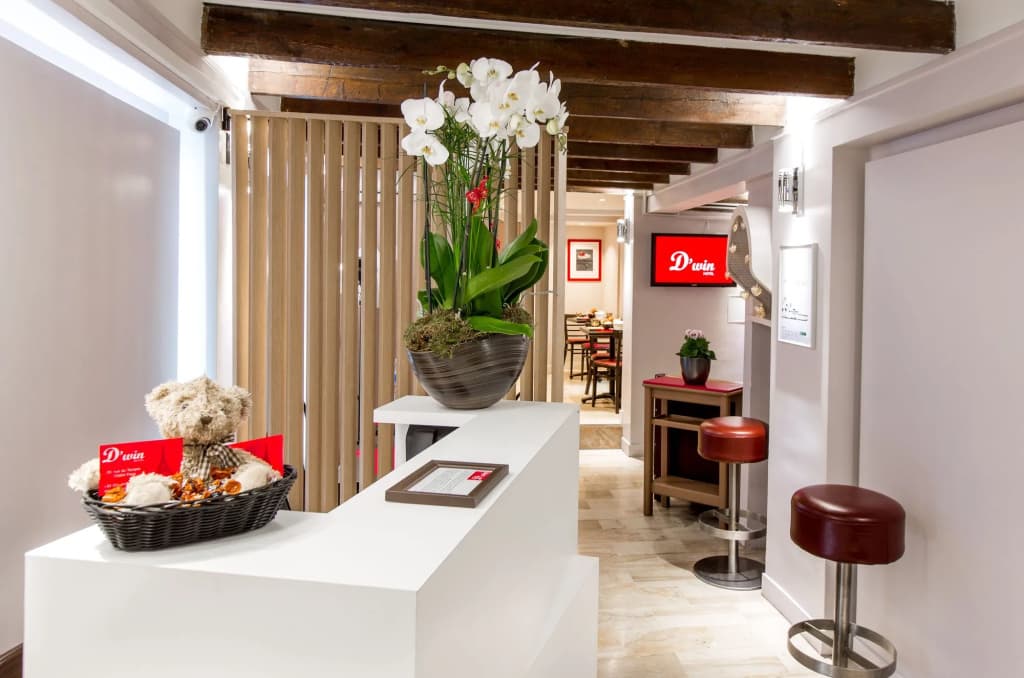D'win Hotel - Photo 2