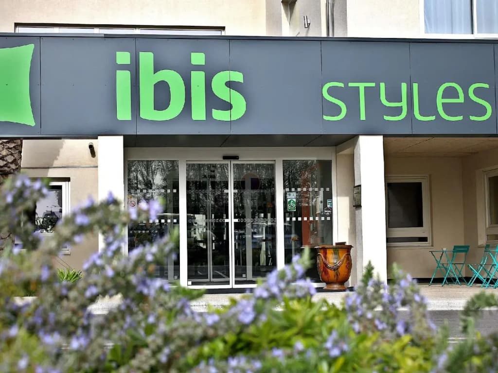 ibis Styles Avignon Sud - Photo 1