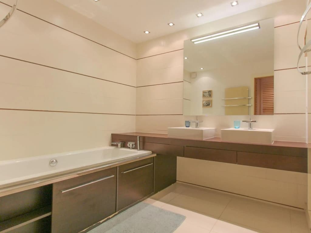 Spacious holiday home in Port Grimaud with hot tub - Photo 5