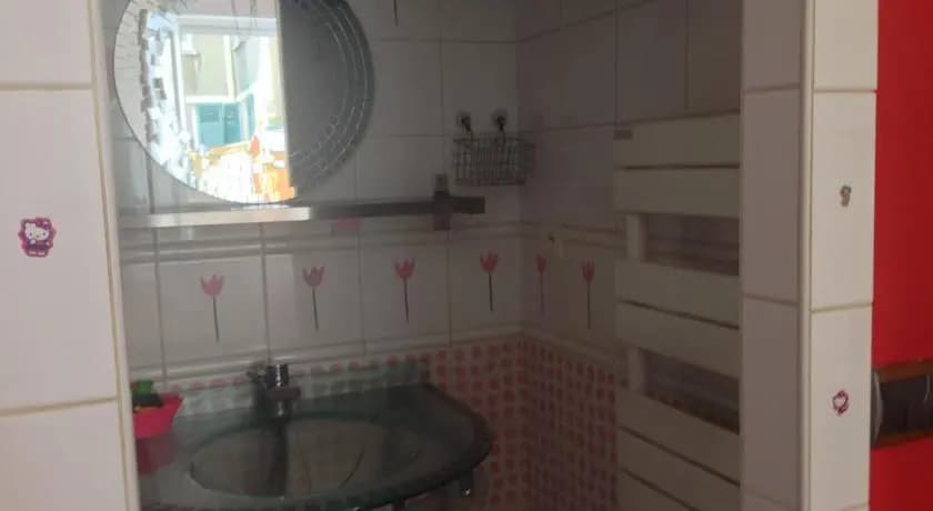 Cosy Rare 2 Bedroom Apartment Around a Private Garden - Photo 4