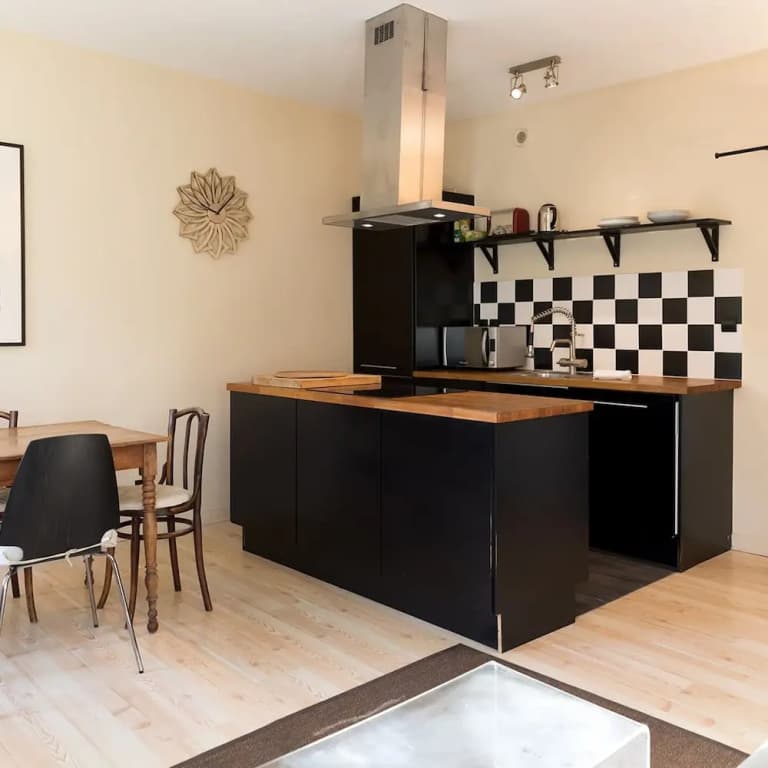 Rivoli Market I Comfortable 1 Bed Apt Near Hotel de Ville - Miniature 8