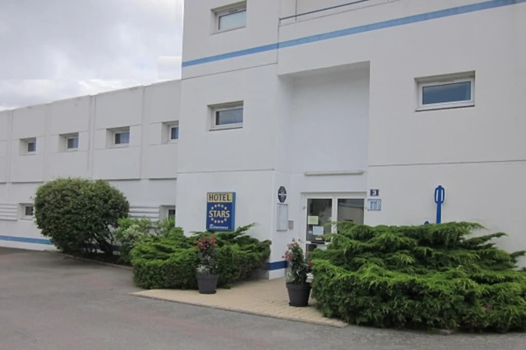Kyriad Direct Nantes La Beaujeoire - Photo 1