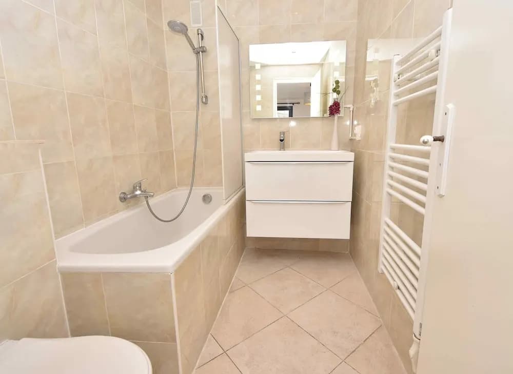 Modern 3 Bedroom 3 Bathroom Apartment for Rent Near Cannes Old Town Walking Distance to Palais - 2000 - Miniature 7