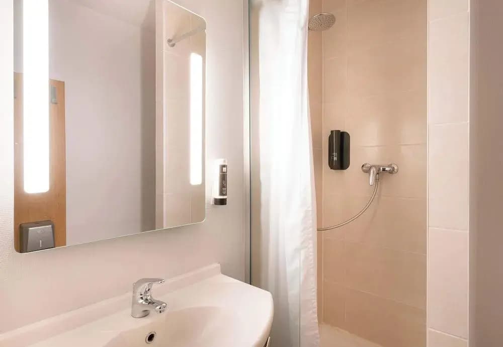 B&B HOTEL Vannes Ouest Golfe du Morbihan - Miniature 8