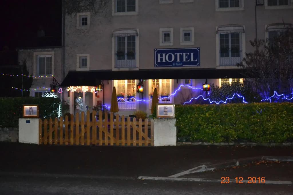 Hôtel Le Castel - Photo 1