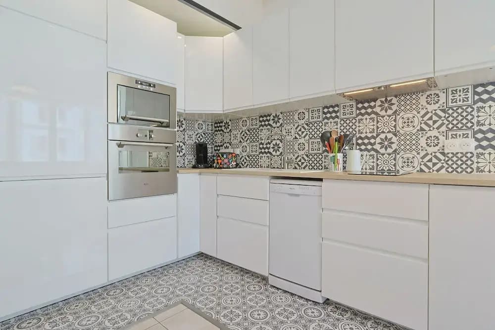 L Horizon in Cannes With 2 Bedrooms and 1 Bathrooms - Miniature 8