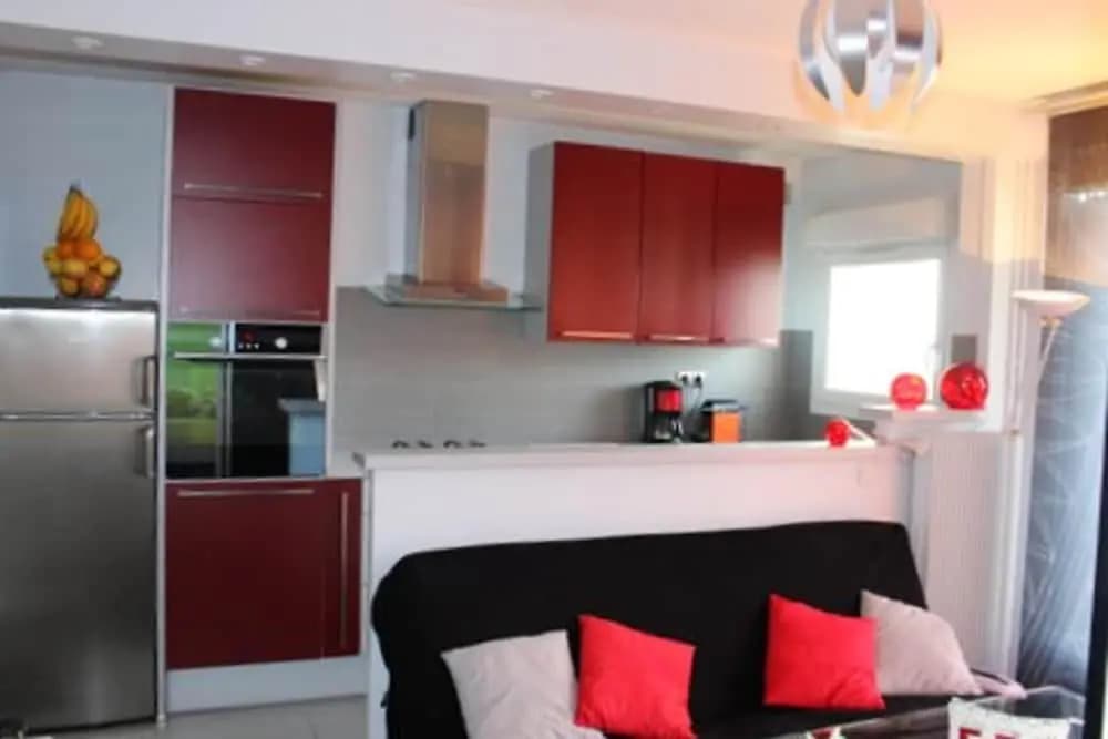 Apartment With one Bedroom in Blois, With Wonderful Lake View, Furnished Balcony and Wifi - Photo 4