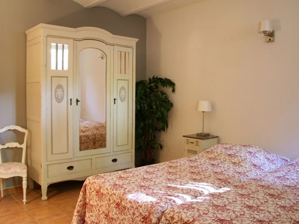 Spacious Villa in Drome with Swimming Pool - Photo 3