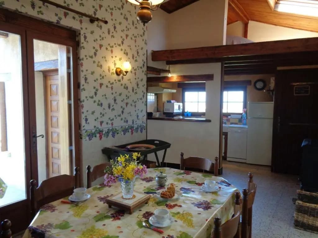Gîte Saint-Haon-le-Châtel, 4 pièces, 6 personnes - FR-1-496-21 - Photo 1
