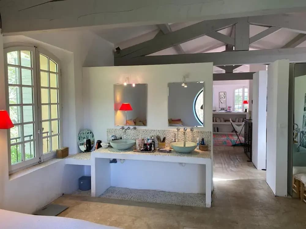 New Bastide Couronne d Aix Luxury in Aix-en-provence A Sophisticated Retreat for Families and Friends - Photo 4