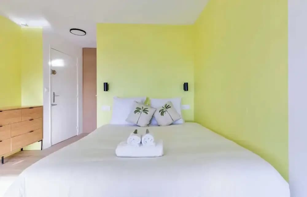Beautiful Renovated Studio on Port de Deauville - Photo 1
