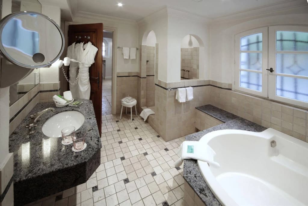 Hôtel Alain Llorca - Miniature 7