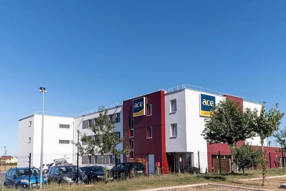 ACE Hôtel Troyes - Photo 1