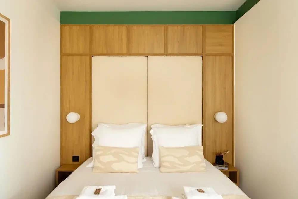 Elegance & Comfort With A/C in the Heart of 11th - Miniature 6