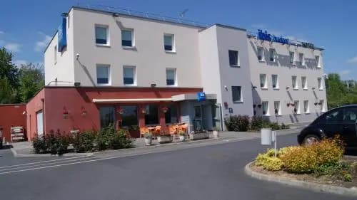 Ibis Budget Noyon - Photo 1