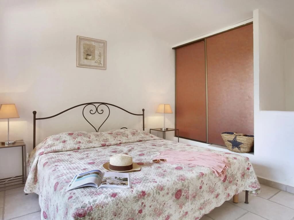 Maisonette in Gordes With Provencal Charm - Photo 1