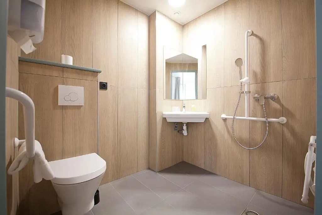 Brit Hotel Essentiel Arverne Clermont Sud - Miniature 8