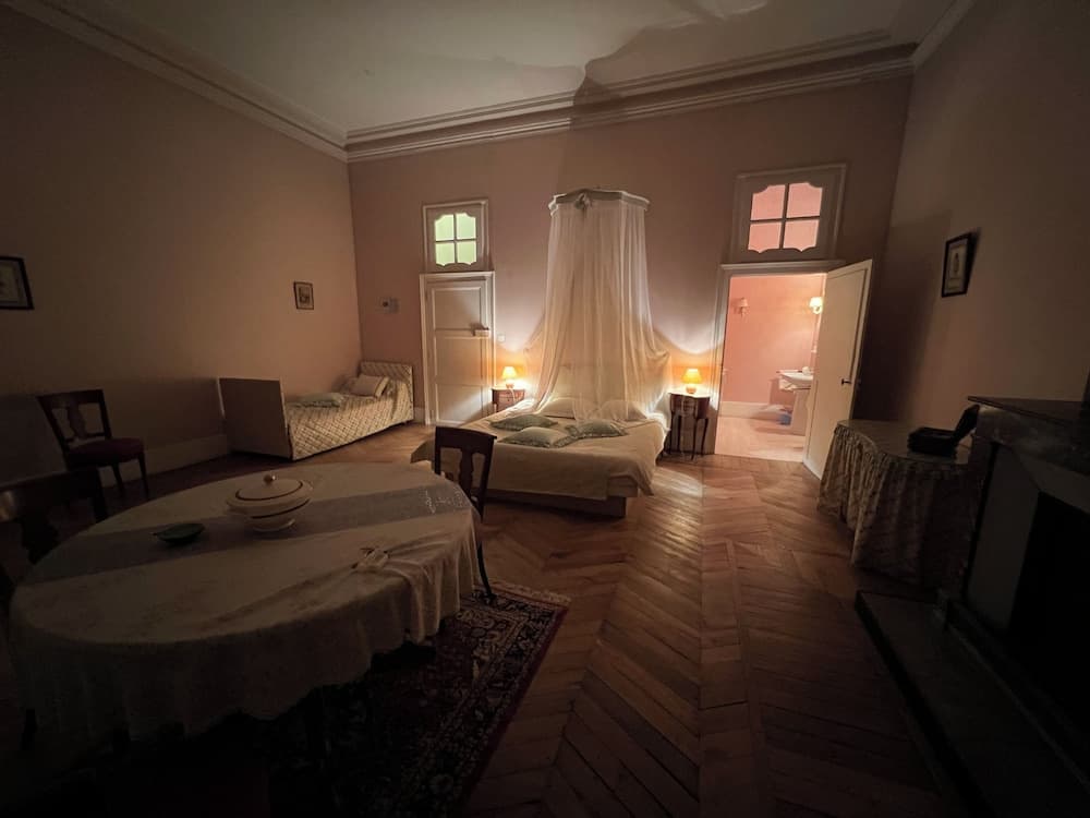 Chateau de Busset - Miniature 6