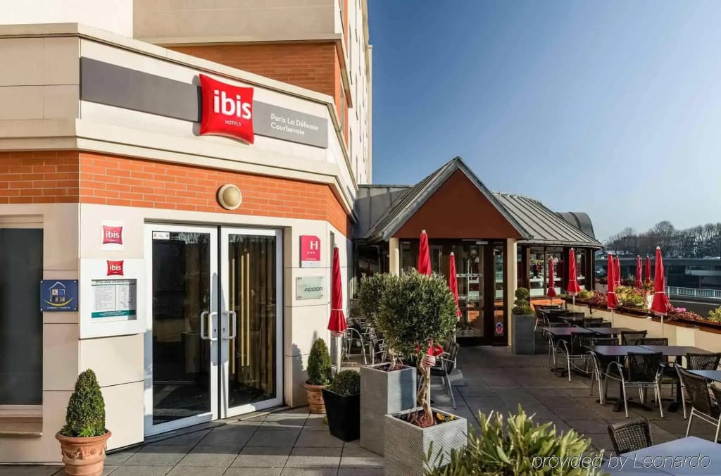 ibis Paris Défense Courbevoie - Photo 1