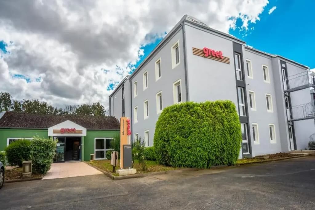 Greet Hotel Montbeliard - Photo 1