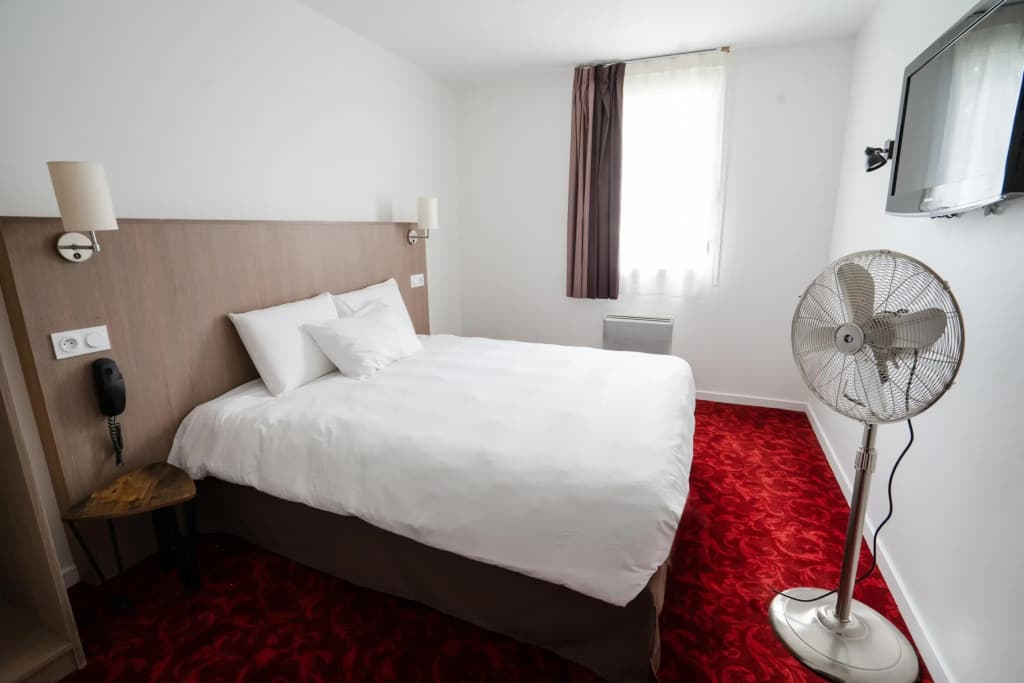 Brit Hotel Essentiel CHOLET - Photo 4