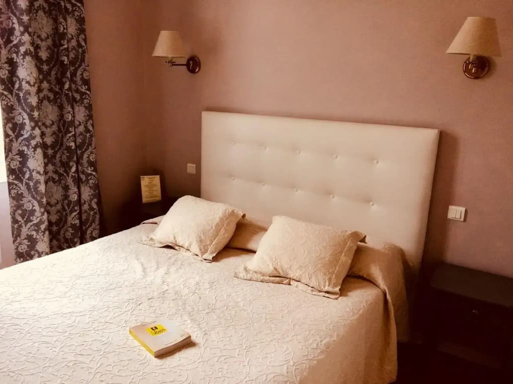 Hôtel De Bastard - Miniature 6