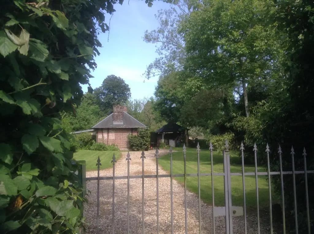 Charmante Petite Maison dans le Jardin - Photo 2