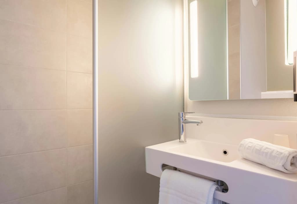 B&B HOTEL Saint-Martin-de-Crau Alpilles Camargue - Miniature 8