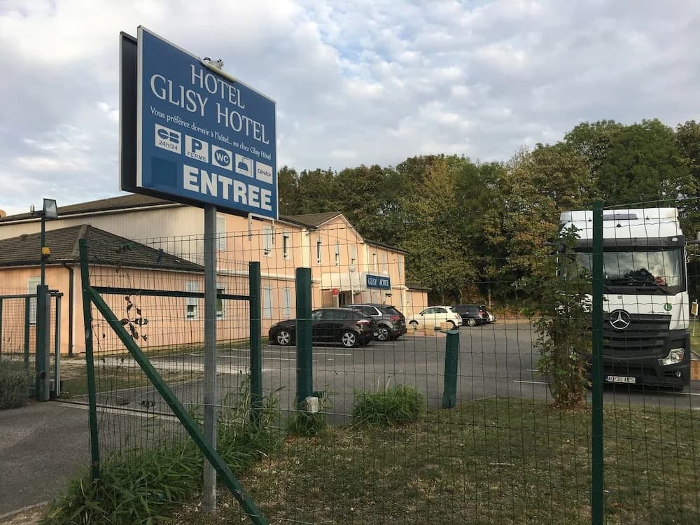 Glisy Hotel - Photo 1