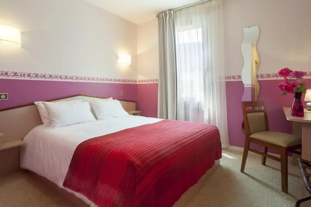 Brit Hotel Chinon le Lion d'Or - Photo 5