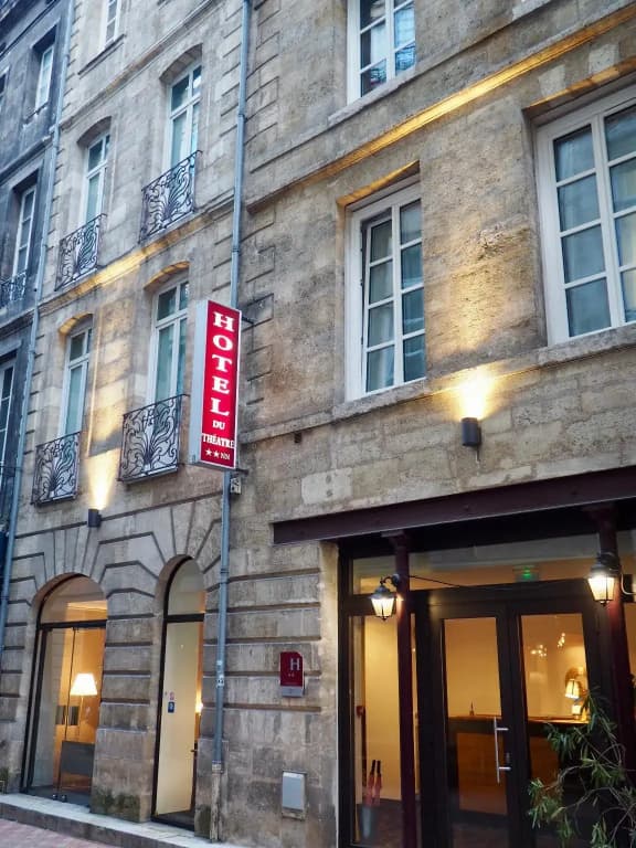Hôtel du Théâtre - Photo 1
