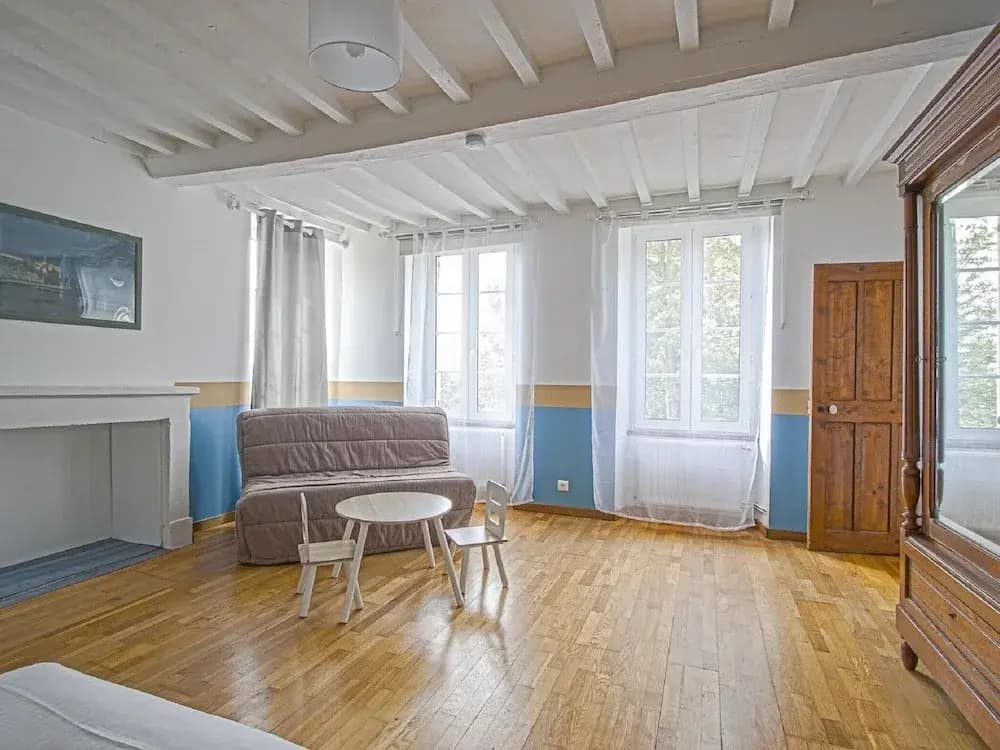 Spacious Holiday Home With Garden - Photo 5
