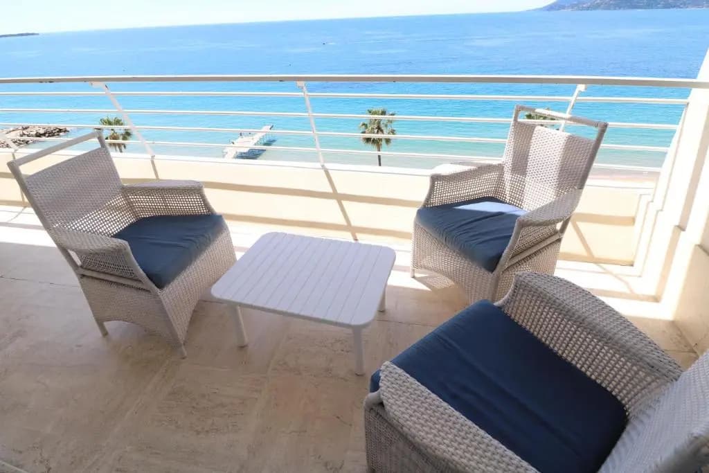 Amazing Sea View 2 Bedroom Front of the Beach 303 - Miniature 7