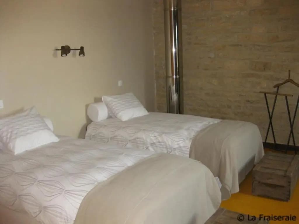 Chambres d'Hôtes La Fraiseraie - Photo 2