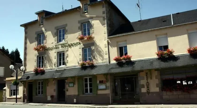 Hôtel - Restaurant des Voyageurs - Photo 1