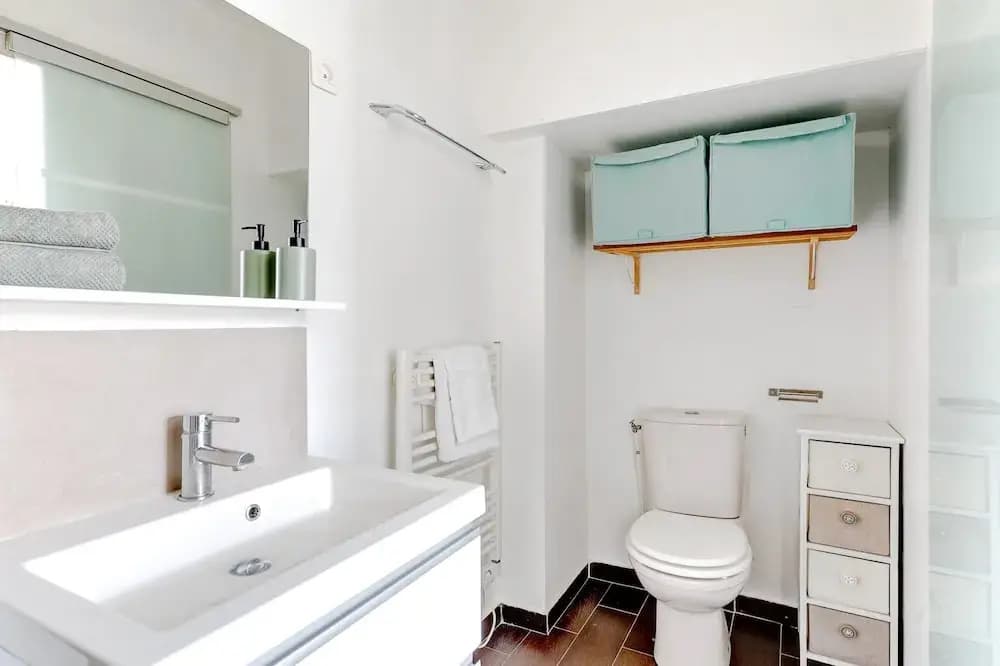 Elegant 1BR Steps to Marais & Louvre - Miniature 7